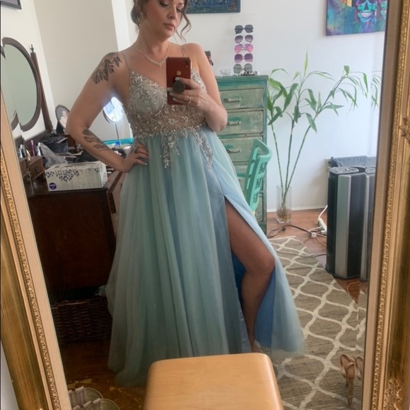 Beautiful formal blue dress with amazing bead detailing - Picture 2 of 6